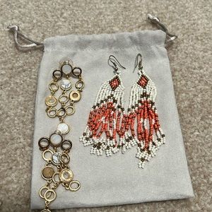 2 pairs dangling earrings